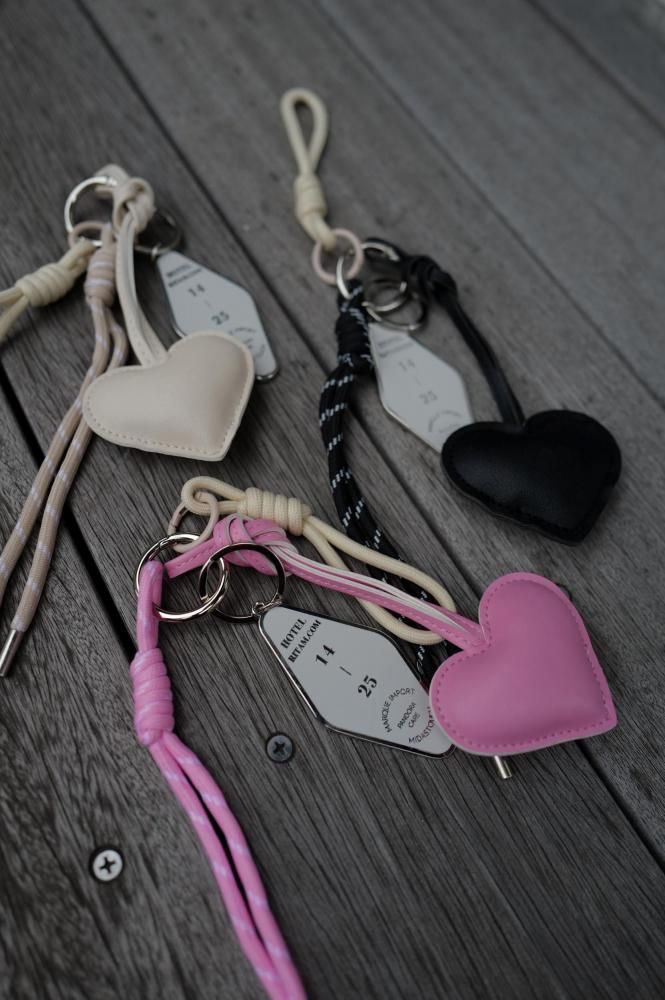 Hotel Key Chain & Heart Charm [OFFWHITE/PINK/BLACK]